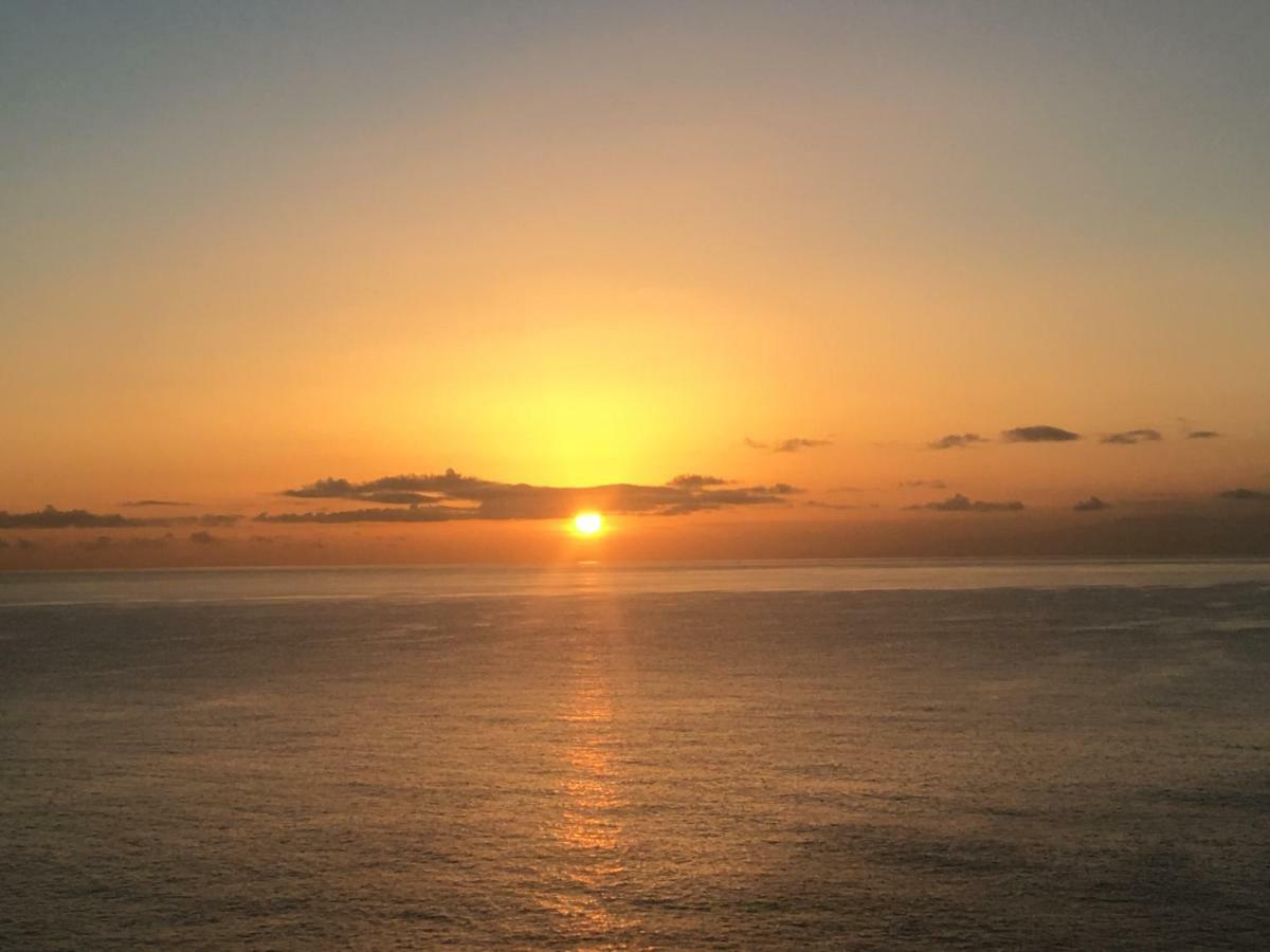 칸델라리아 Sunrise On The Ocean 아파트 외부 사진